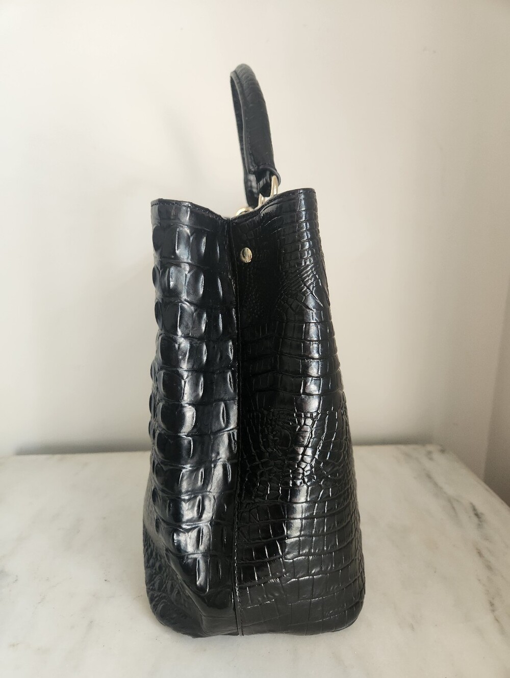 Brahmin Amelia Bucket Shoulder Black Crocodile Embossed Leather Shoulder Bag - Picture 11 of 12
